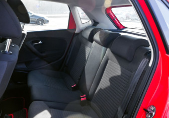 Подержанный автомобиль Volkswagen Polo Hatchback 2011 года (15 фото)