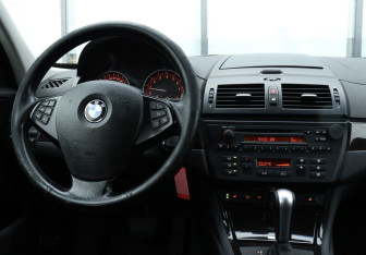 Подержанный автомобиль BMW X3 2007 года (10 фото)