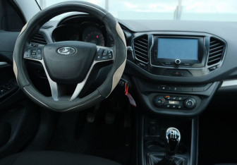 Подержанный автомобиль LADA (ВАЗ) Vesta Sedan 2017 года (10 фото)