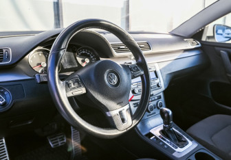 Подержанный автомобиль Volkswagen Passat Sedan 2012 года (9 фото)