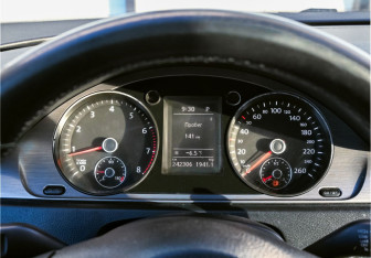 Подержанный автомобиль Volkswagen Passat Sedan 2012 года (19 фото)