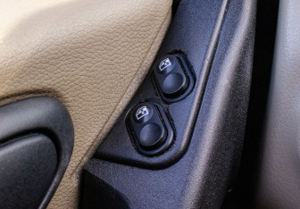 Подержанный автомобиль Chevrolet Niva 2006 года (12 фото)