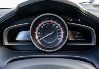 Подержанный автомобиль Mazda 3 Sedan 2014 года (11 фото)