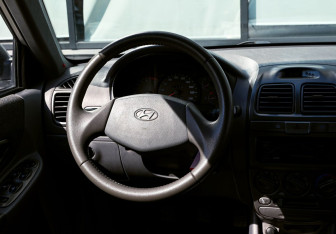 Подержанный автомобиль Hyundai Accent Sedan 2011 года (17 фото)