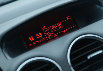 Подержанный автомобиль Peugeot 408 2014 года (12 фото)