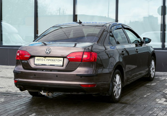 Подержанный автомобиль Volkswagen Jetta Sedan 2012 года (5 фото)