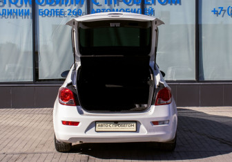 Подержанный автомобиль Chevrolet Cruze Hatchback 2012 года (18 фото)