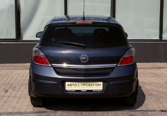 Подержанный автомобиль Opel Astra Hatchback 2010 года (4 фото)