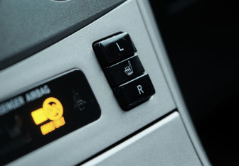 Подержанный автомобиль Toyota Corolla Sedan 2006 года (14 фото)