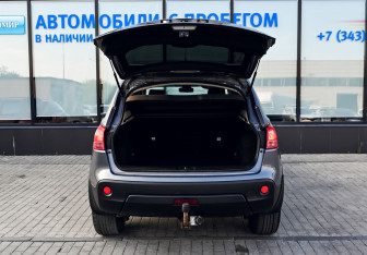 Подержанный автомобиль Nissan Qashqai 2008 года (19 фото)