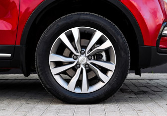 Подержанный автомобиль Geely Atlas 2021 года (20 фото)