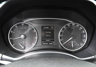 Подержанный автомобиль Skoda Octavia Liftback 2011 года (11 фото)