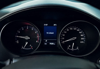 Подержанный автомобиль Toyota C-HR 2019 года (9 фото)