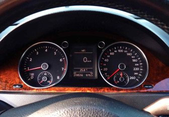 Подержанный автомобиль Volkswagen Passat Sedan 2010 года (9 фото)