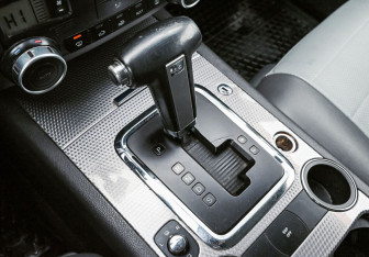 Подержанный автомобиль Volkswagen Touareg 2006 года (17 фото)