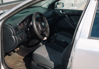 Подержанный автомобиль Skoda Octavia Liftback 2010 года (9 фото)