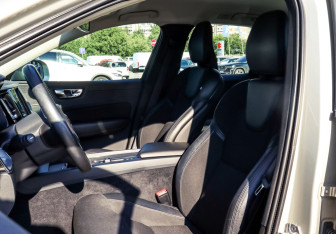 Подержанный автомобиль Volvo XC60 2018 года (17 фото)