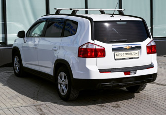 Подержанный автомобиль Chevrolet Orlando 2013 года (3 фото)