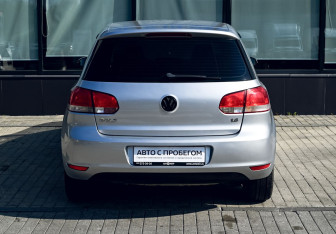 Подержанный автомобиль Volkswagen Golf Hatchback 2010 года (4 фото)