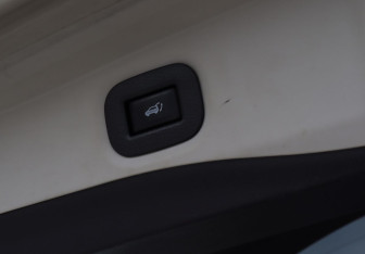 Подержанный автомобиль Nissan X-Trail 2015 года (23 фото)