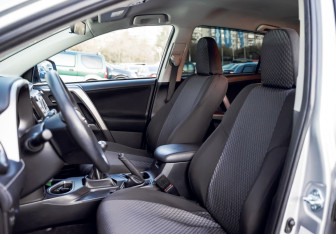 Подержанный автомобиль Toyota RAV4 2018 года (16 фото)