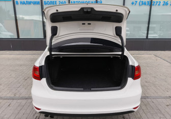 Подержанный автомобиль Volkswagen Jetta Sedan 2013 года (19 фото)